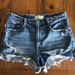 Abercrombie & Fitch High Rise Cutoff Jean Short size 6/28